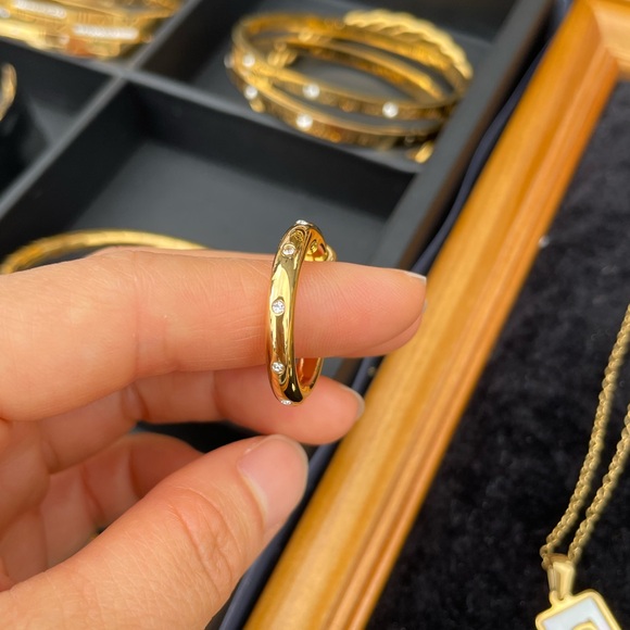 18K Gold-Plated Minimalist Band Ring | Elegant Design with Subtle Diamond Accent - Picture 4 of 5